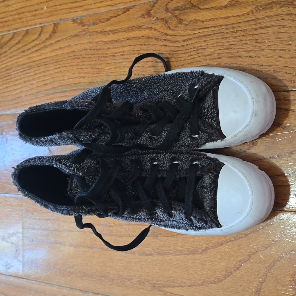 Converse shoes